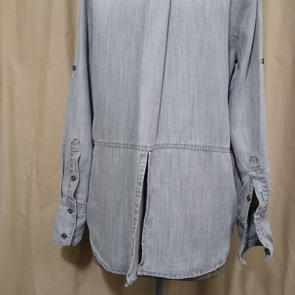 Cloth & Stone gray chambray button up blouse - Picture 13 of 15